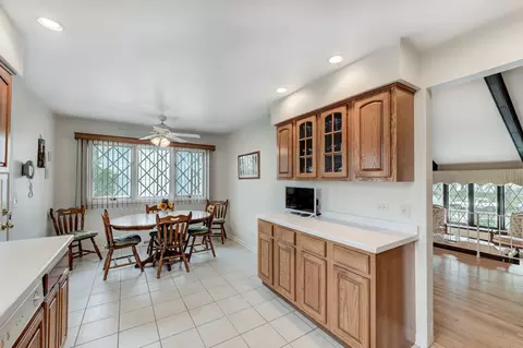 968 Arnold Ct, Des Plaines, IL 60016 photo 11