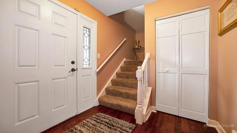 850 Trask St, Aurora, IL 60505 photo 2