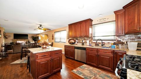 850 Trask St, Aurora, IL 60505 photo 5