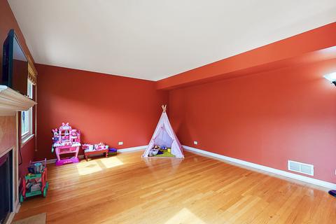 1950 Crescent Ln, Hoffman Estates, IL 60169 photo 11