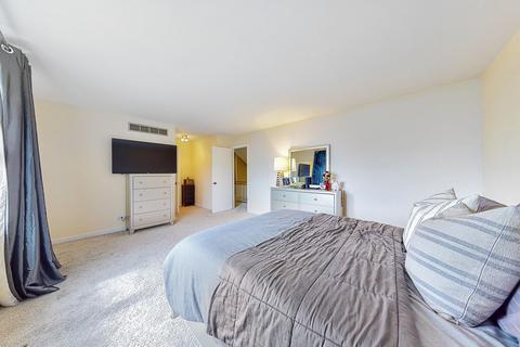 1950 Crescent Ln, Hoffman Estates, IL 60169 photo 18