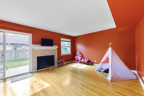 1950 Crescent Ln, Hoffman Estates, IL 60169 photo 10