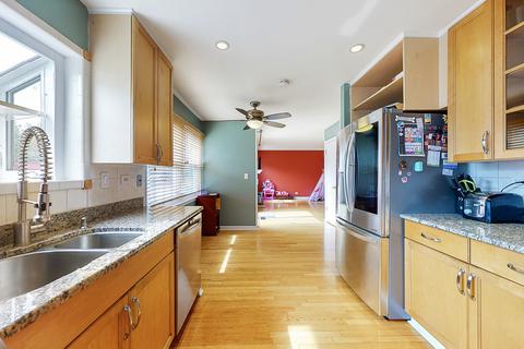 1950 Crescent Ln, Hoffman Estates, IL 60169 photo 15