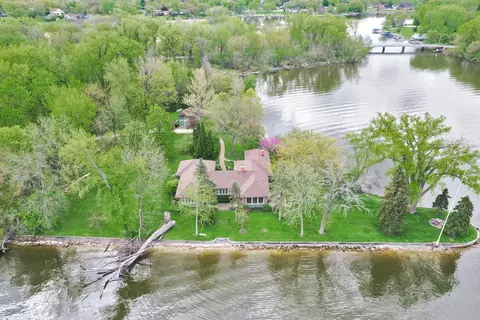 3203 N Bayview Ln, Mchenry, IL 60051 photo 1