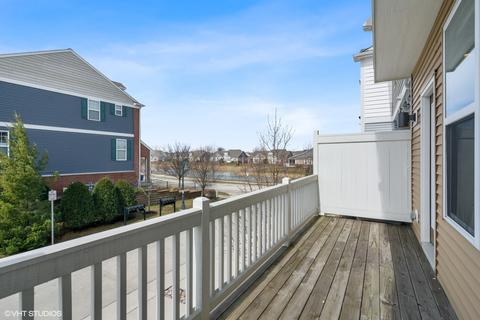 2108 Dauntless Dr, Glenview, IL 60026 photo 10