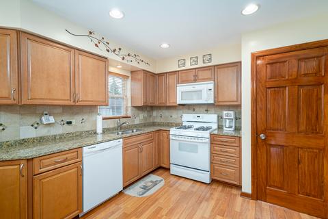 8536 Mobile Ave, Burbank, IL 60459 photo 3