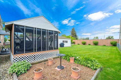 8536 Mobile Ave, Burbank, IL 60459 photo 2