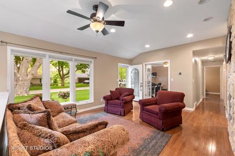 514 Maple Ln, Geneva, IL 60134 photo 3