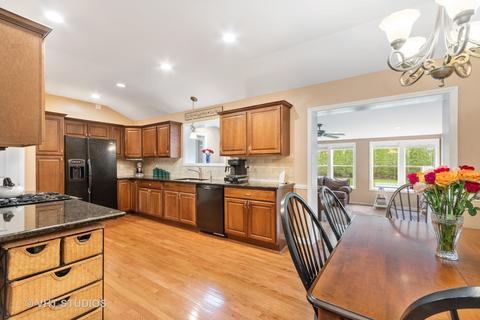 514 Maple Ln, Geneva, IL 60134 photo 8