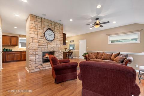 514 Maple Ln, Geneva, IL 60134 photo 4