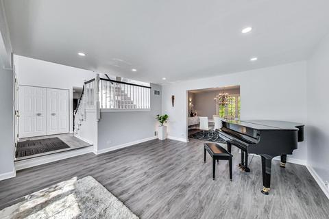 210 Astor Pl, Northbrook, IL 60062 photo 14