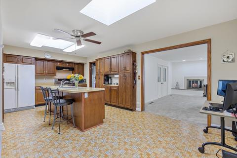 220 Payson St, Hoffman Estates, IL 60169 photo 3
