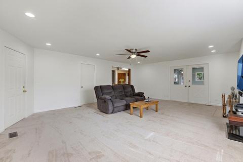 220 Payson St, Hoffman Estates, IL 60169 photo 5