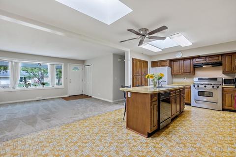 220 Payson St, Hoffman Estates, IL 60169 photo 4