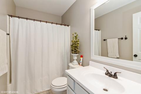 975 Symphony Dr, Aurora, IL 60504 photo 10