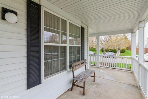 975 Symphony Dr, Aurora, IL 60504 photo 2
