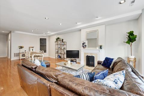 15 E Division St #2W, Chicago, IL 60610 photo 8