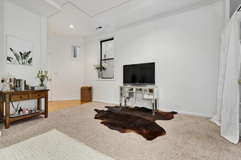 15 E Division St #2W, Chicago, IL 60610 photo 14