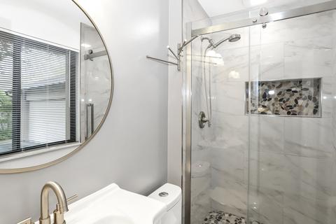 649 E Devon Ave, Roselle, IL 60172 photo 15