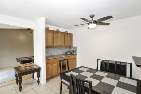649 E Devon Ave, Roselle, IL 60172 photo 9