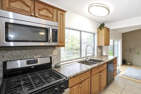 649 E Devon Ave, Roselle, IL 60172 photo 7