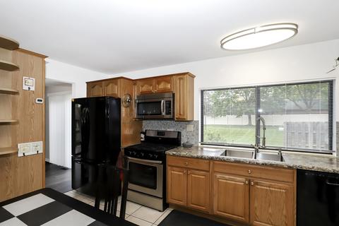 649 E Devon Ave, Roselle, IL 60172 photo 8