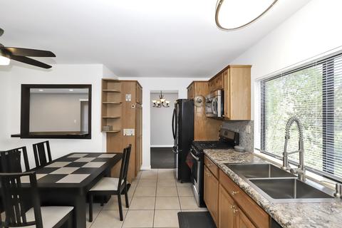 649 E Devon Ave, Roselle, IL 60172 photo 6