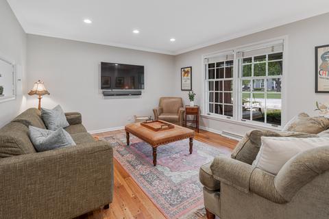 1216 Gamon Rd, Wheaton, IL 60189 photo 4