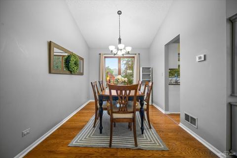 561 Adare Rd, Bartlett, IL 60103 photo 6