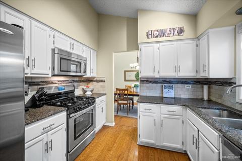 561 Adare Rd, Bartlett, IL 60103 photo 9