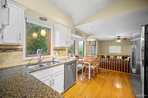 561 Adare Rd, Bartlett, IL 60103 photo 7