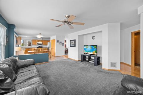 1668 Rosehall Ln, Elgin, IL 60123 photo 6
