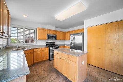 1668 Rosehall Ln, Elgin, IL 60123 photo 10