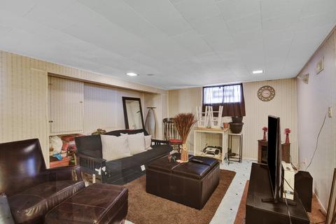 10101 S Eberhart Ave, Chicago, IL 60628 photo 29