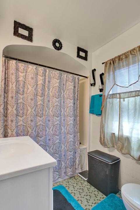 10101 S Eberhart Ave, Chicago, IL 60628 photo 21