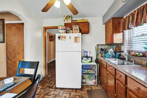 10101 S Eberhart Ave, Chicago, IL 60628 photo 17