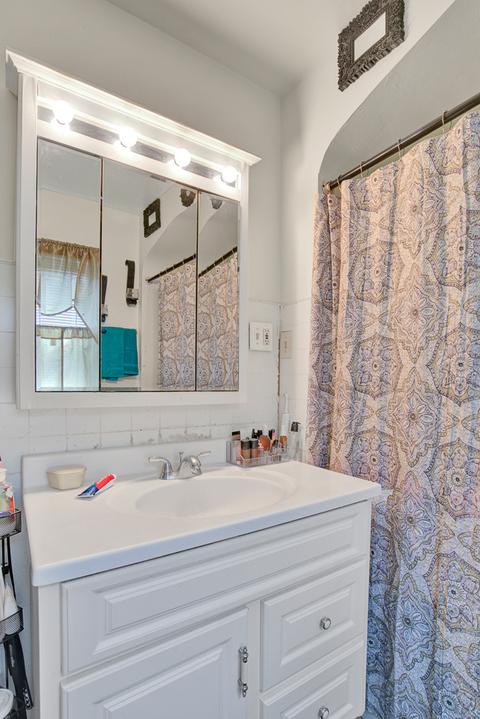 10101 S Eberhart Ave, Chicago, IL 60628 photo 22