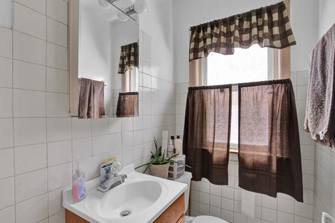 10101 S Eberhart Ave, Chicago, IL 60628 photo 18