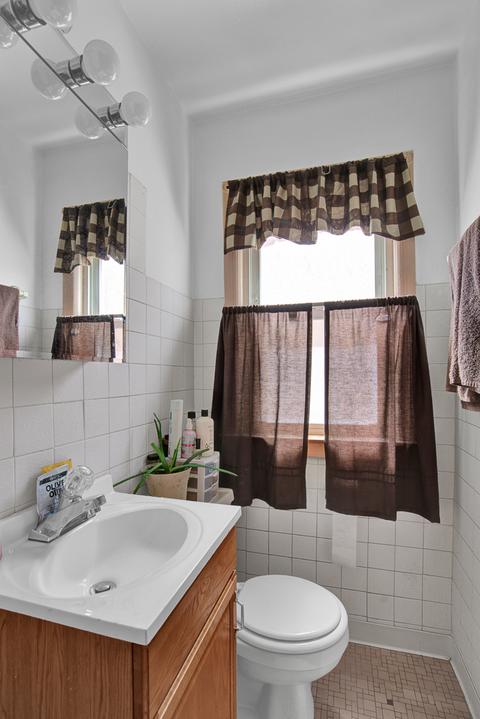 10101 S Eberhart Ave, Chicago, IL 60628 photo 19