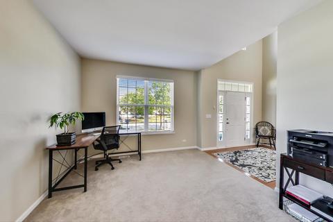 355 Cassidy Ln, Elgin, IL 60124 photo 9