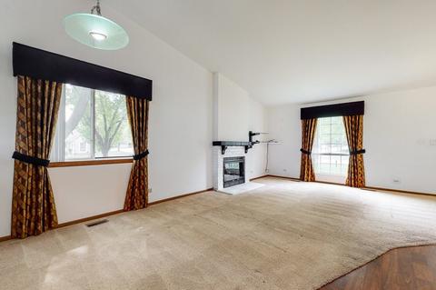1380 Walden Dr, Elgin, IL 60120 photo 4
