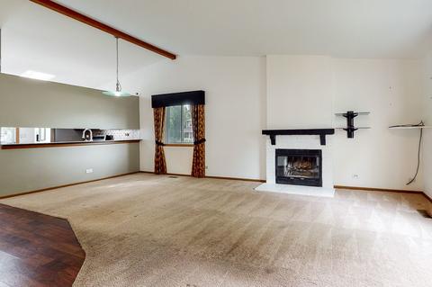 1380 Walden Dr, Elgin, IL 60120 photo 2