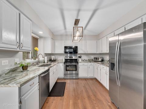 241 Bates St, Wheaton, IL 60187 photo 11