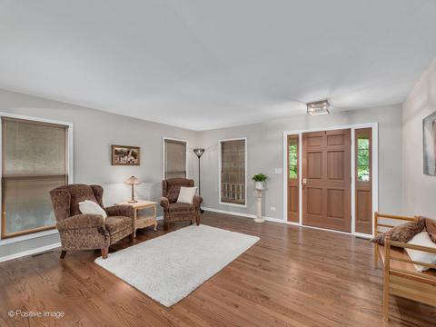 241 Bates St, Wheaton, IL 60187 photo 4
