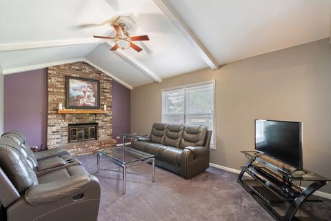 563 Shenandoah Trl, Elgin, IL 60123 photo 3