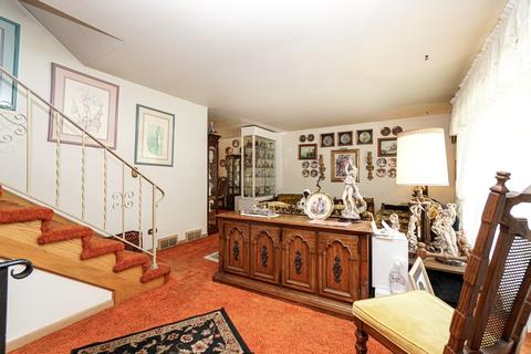 141 Ambleside Rd, Des Plaines, IL 60016 photo 8