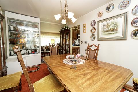 141 Ambleside Rd, Des Plaines, IL 60016 photo 13