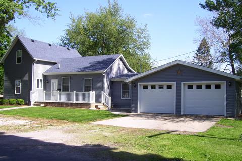 181 E Sprague St, Bement, IL 61813 photo 1