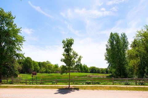 190 S Oakleaf Rd, Algonquin, IL 60102 photo 3
