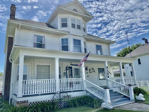 212 S Main St, Creston, IL 60113 photo 2